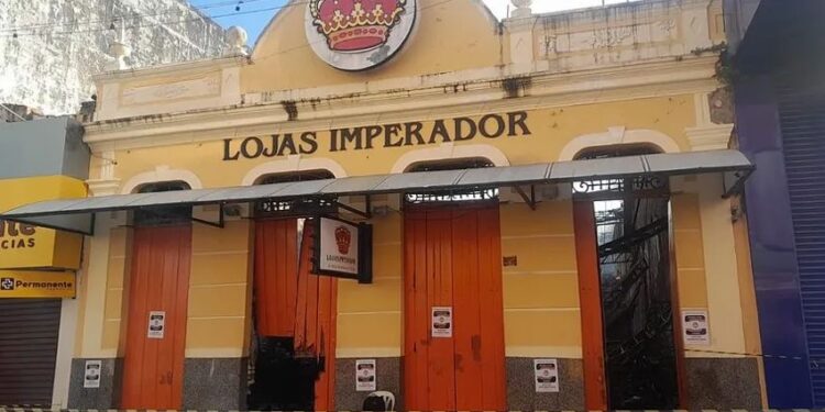 Após quase 4 meses, Lojas Imperador reabre no centro de Maceió