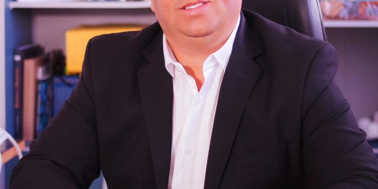 PREFEITURA DE MINADOR DO NEGRÃO CONCEDE AUMENTO DE 10% PARA SERVIDORES DA EDUCAÇÃO; TOTAL DE REAJUSTE EM 4 ANOS É DE 42%