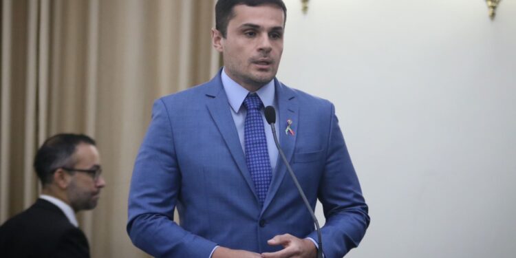 Deputado Alexandre Ayres destaca ações e propostas do seu mandato para pessoas com autismo em AL