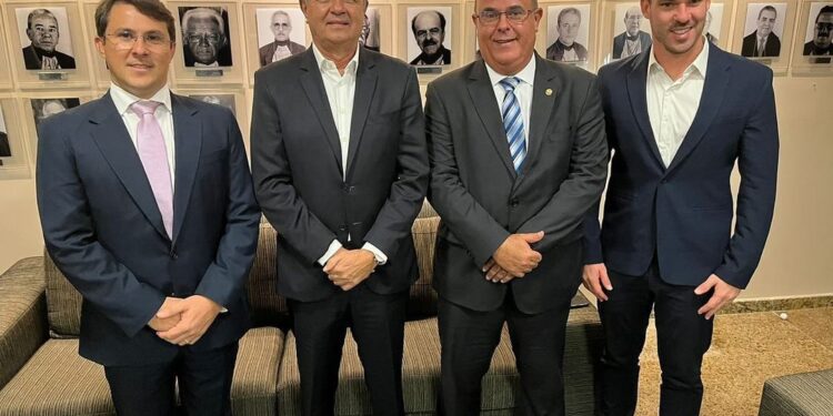 Prefeito de Murici assina escritura de doação de terreno do Fórum, que passa a ser de propriedade do Tribunal de Justiça do estado