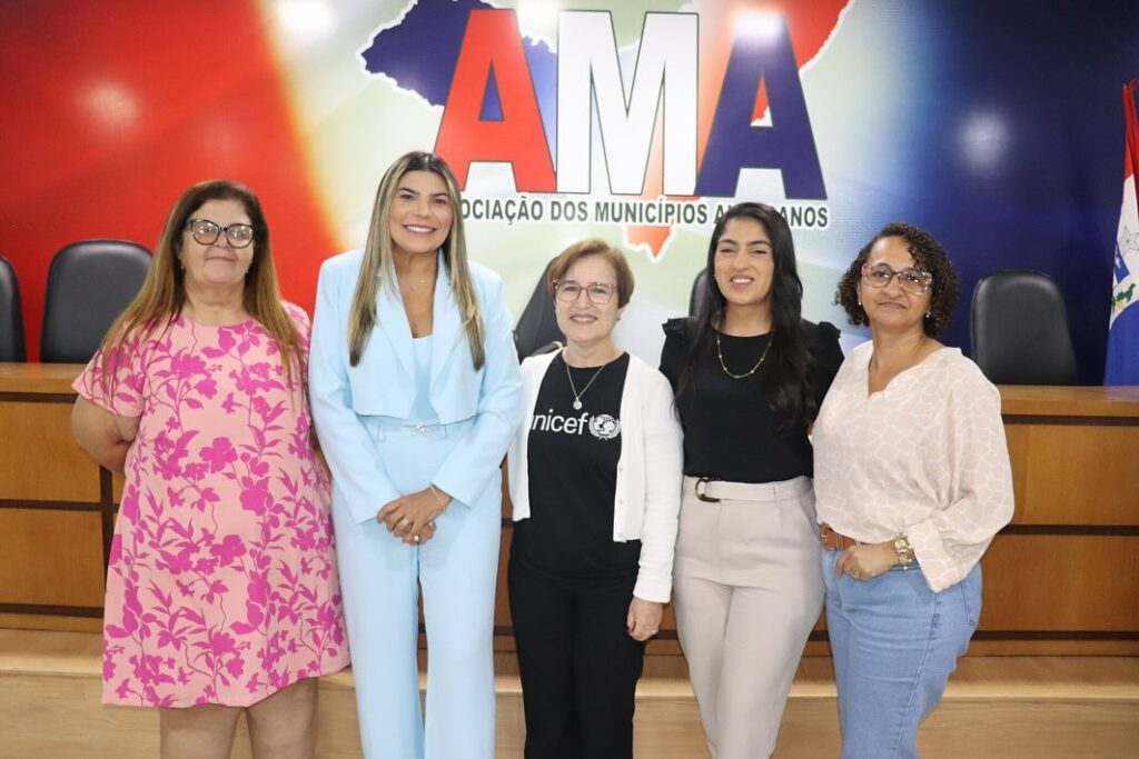 Prefeita de Ouro Branco participa de reunião na AMA para tratar do selo Unicef