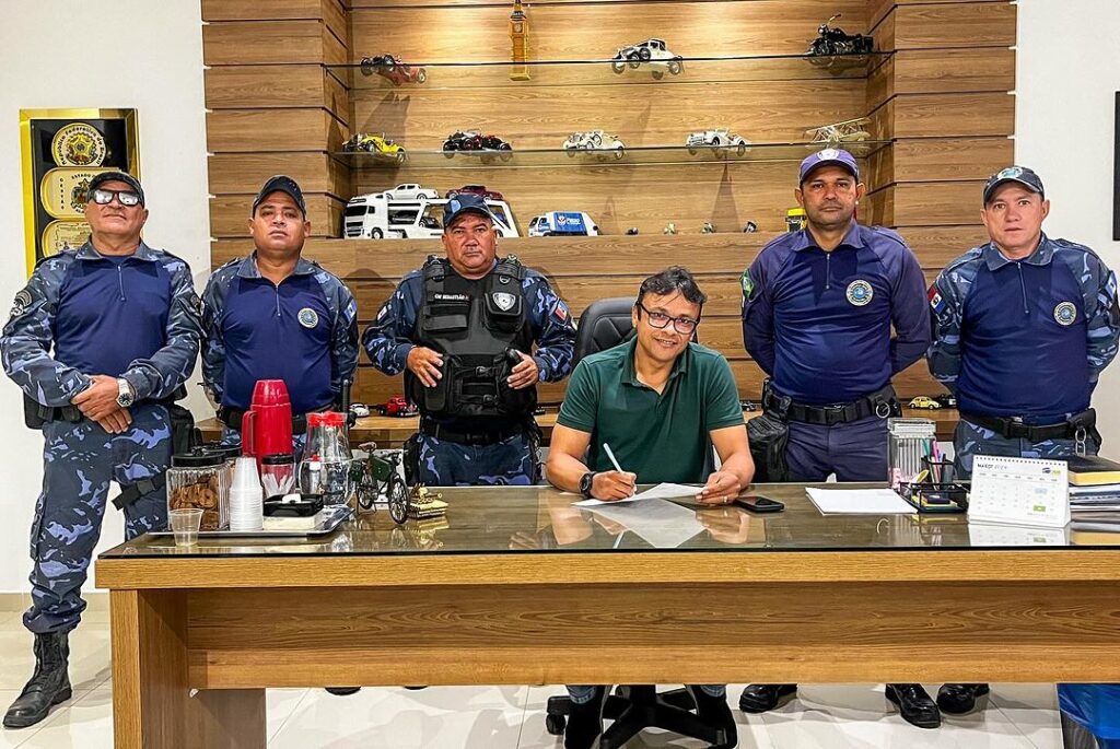 Prefeito de Passo de Camaragibe assina reajuste salarial para a Guarda Municipal