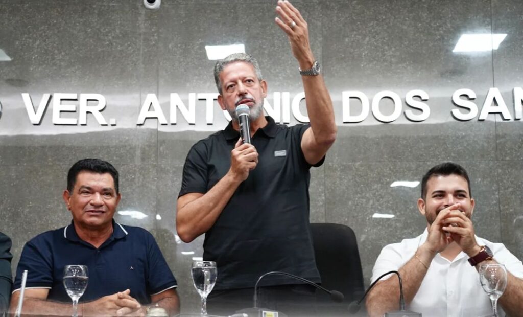 Prefeito de Porto Real do Colégio participa de ato de filiação do Progressistas ao lado de Arthur Lira