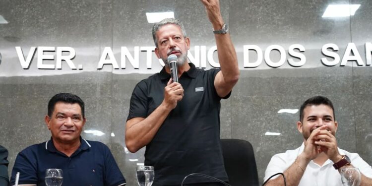 Prefeito de Porto Real do Colégio participa de ato de filiação do Progressistas ao lado de Arthur Lira