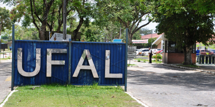 Professores da UFAL rejeitam nova proposta do Governo Federal