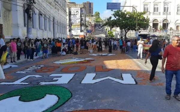 Corpus Christi é celebrado com missas e tradicional procissão