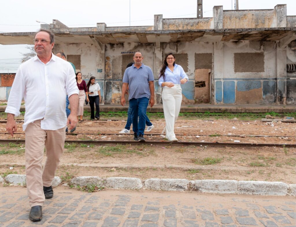 PREFEITO LUCIANO VISITA ÁREA DA FUTURA ESTAÇÃO DIGITAL DE ARAPIRACA