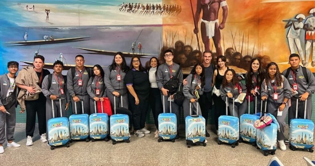 De Murici para o mundo: prefeito Olavo Neto acompanha alunos de Escola de Línguas para o Chile