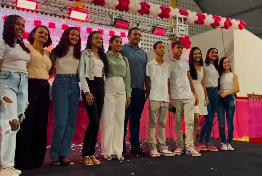 Prefeita Denyse Siqueira participa de homenagem ao Dia das Mães em Ouro Branco