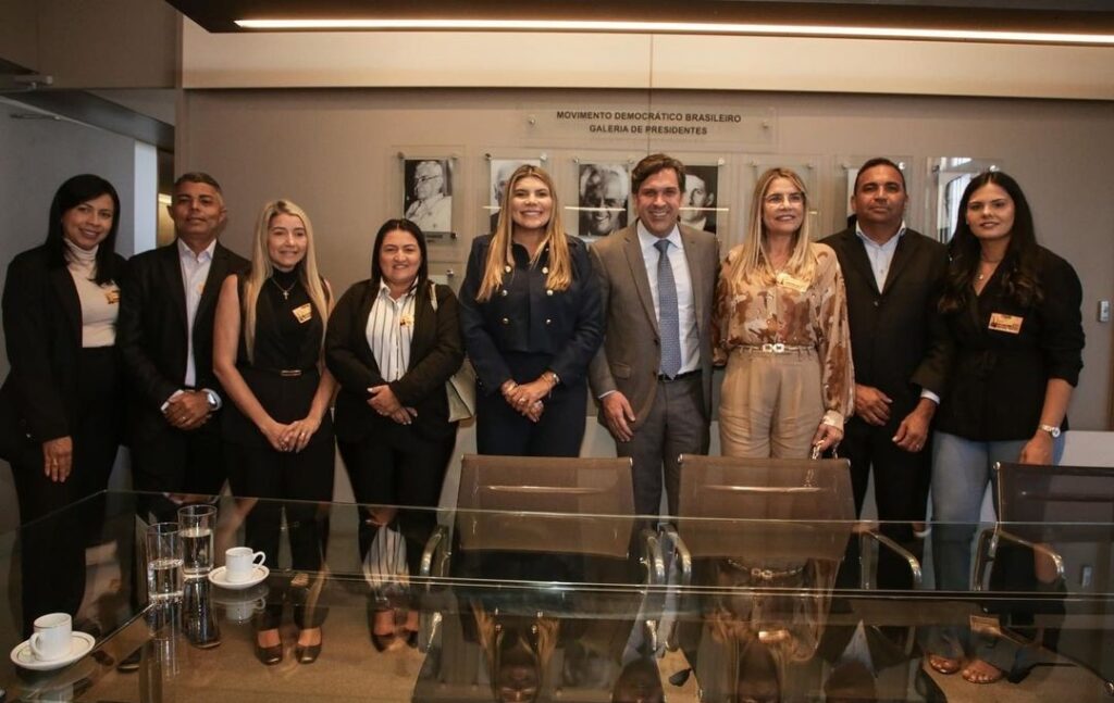 Isnaldo Bulhões recebe conterrâneos durante Marcha dos Prefeitos em Brasília