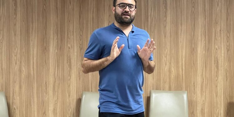 Único no Brasil, cursinho para surdos em AL rompe a bolha da desigualdade em concursos