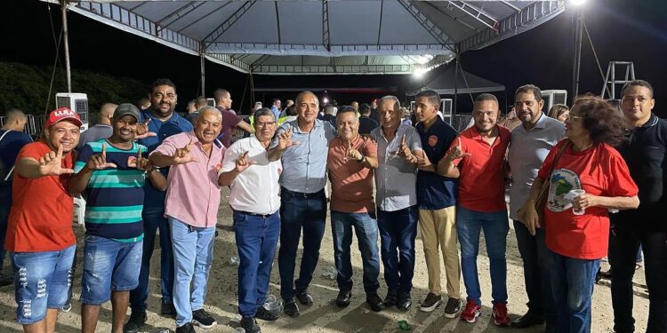 Prefeito de Palestina participa de assinatura da ordem de serviço para a construção do trecho cinco do Canal do Sertão