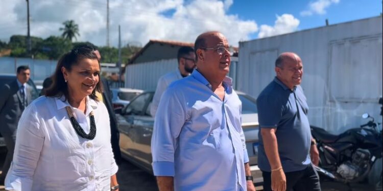 São Miguel dos Milagres: prefeito e governador em exercício visitam obras de nova Creche Cria