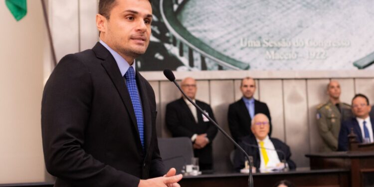 Alexandre Ayres apresenta projeto de lei que proíbe médicos de diferenciarem agendamento de pacientes particulares e de planos em AL