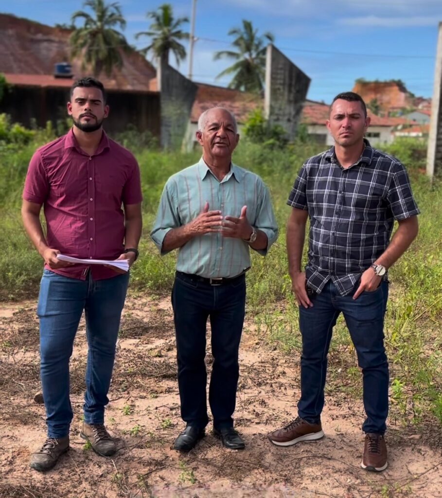 Japaratinga: prefeito assina ordem de serviço para construção de primeira quadra de esportes da cidade