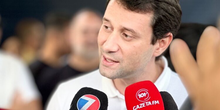 “Não há futuro sem investimento em educação”, afirma Daniel Barbosa