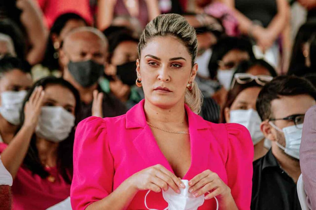 Jornalista sai em defesa da prefeita de São José da Laje após sofrer ataques machistas