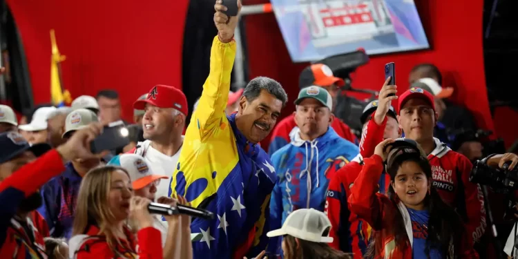 Ao ficar ao lado de Nicolás Maduro, o Brasil assassina a democracia