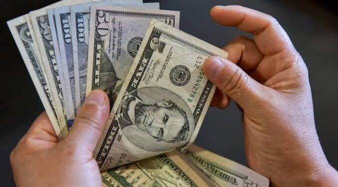 Dólar fecha em baixa, a R$ 5,46, em dia tranquilo no mercado interno