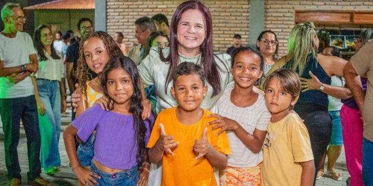 Prefeita Lívia Carla Inaugura a Nova Praça de Santa Luzia e Anuncia Vários Investimentos