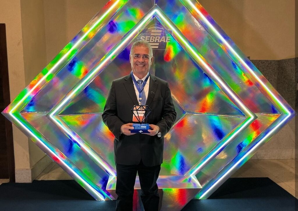 São Miguel dos Campos: prefeito representa cidade em prêmio Selo Diamante em Atendimento Sebrae