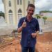 Pariconha: prefeito visita andamento de obra em praça de Caraibeiras