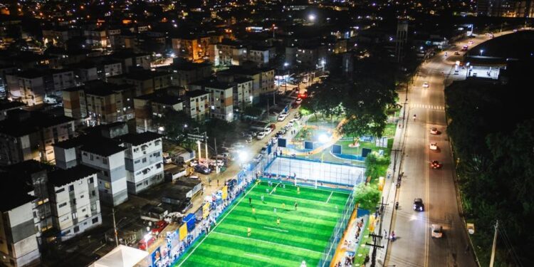 JHC inaugura Areninha no Medeiros Neto e garante esporte e lazer para a comunidade