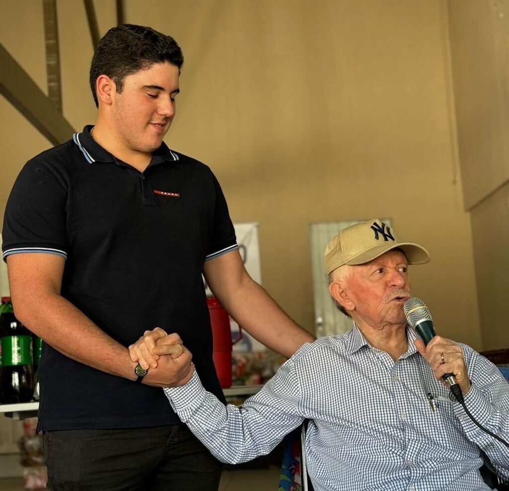 Filho de Lira ‘bate ponto’ em Brasília e reforça reeleição do avô em disputa contra aliado de Renan