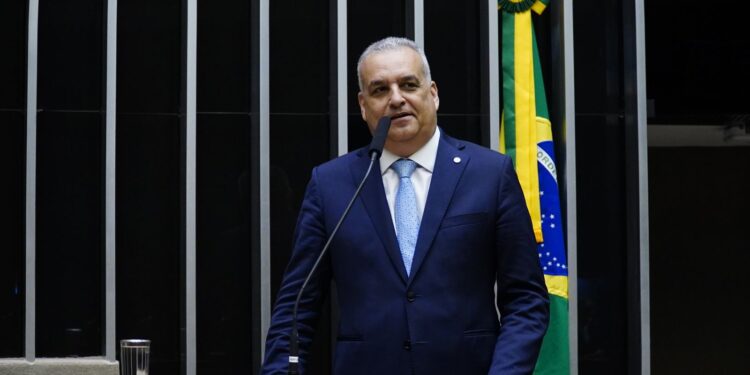 Fiscalização das ações do Governo Federal e aprovação de projetos marcam primeiro semestre de Alfredo Gaspar na Câmara dos Deputados