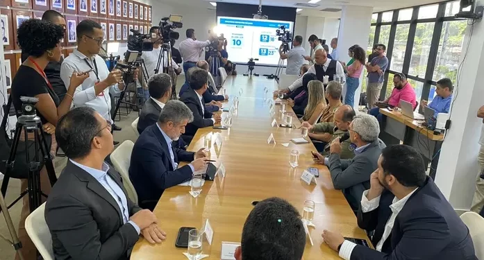 Governo anuncia a construção de 10 novos aeroportos regionais para auxiliar órgãos do Estado