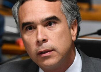 Rafael Brito vota a favor do DPVAT e sofre críticas em Maceió