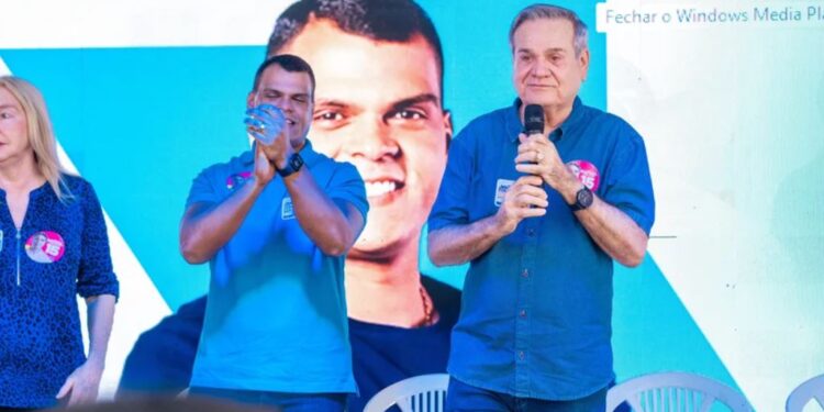 Com apoio de Ronaldo Lessa, João Folha lança candidatura em Maceió