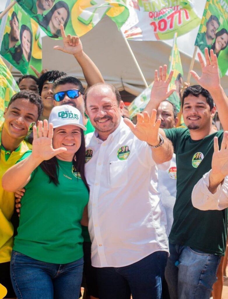 Fim de semana é marcado por grande adesivaço de Lívia Carla na Barra de Santo Antônio