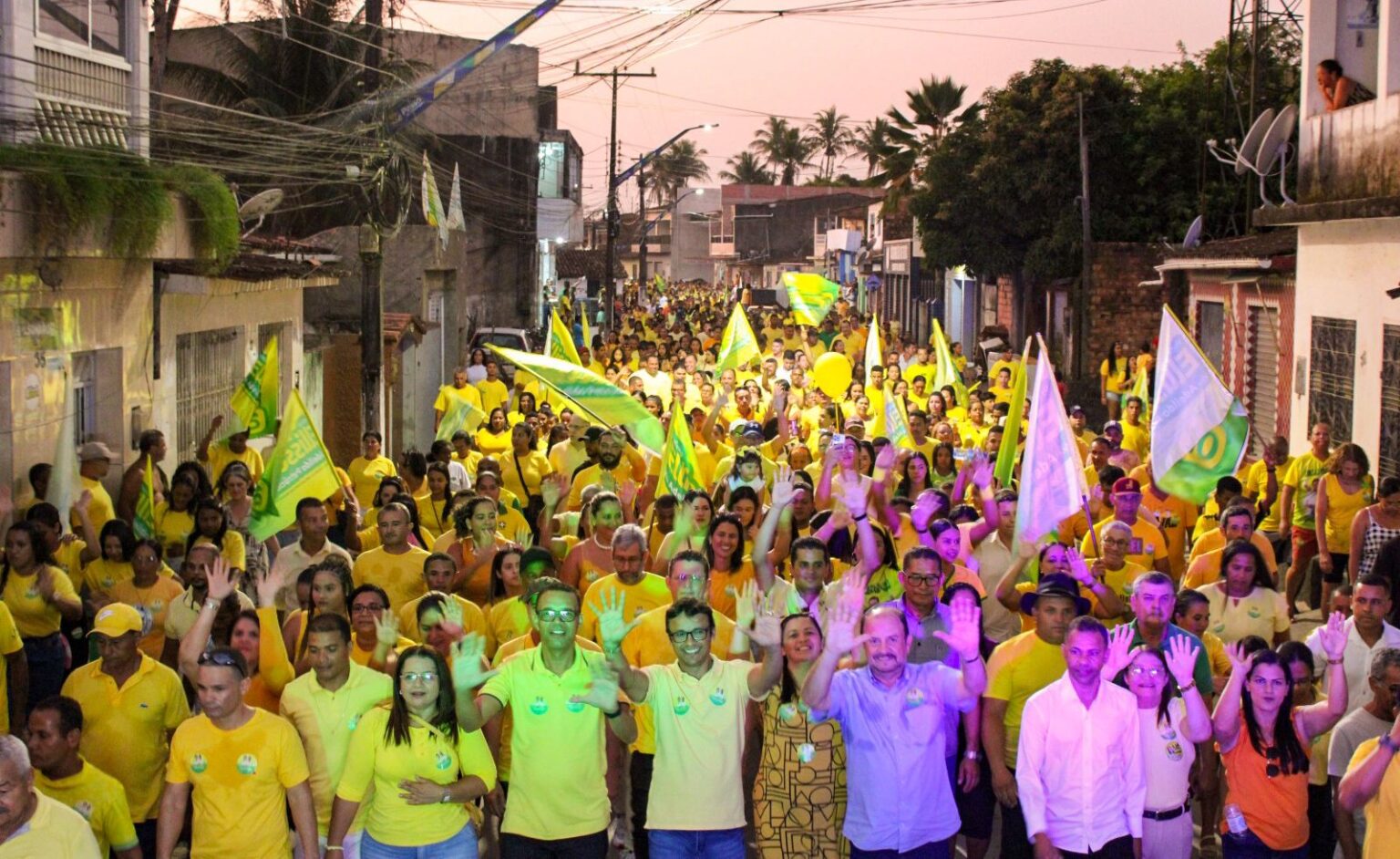 Candidato à reeleição, Ellisson Santos realiza primeiro comício em Passo de Camaragibe