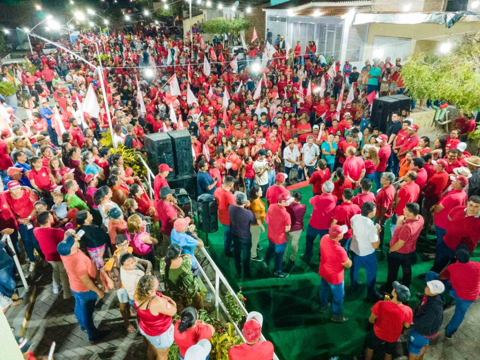 Marcelo Melo arrasta multidão na caminhada da mudança no Povoado Quandu