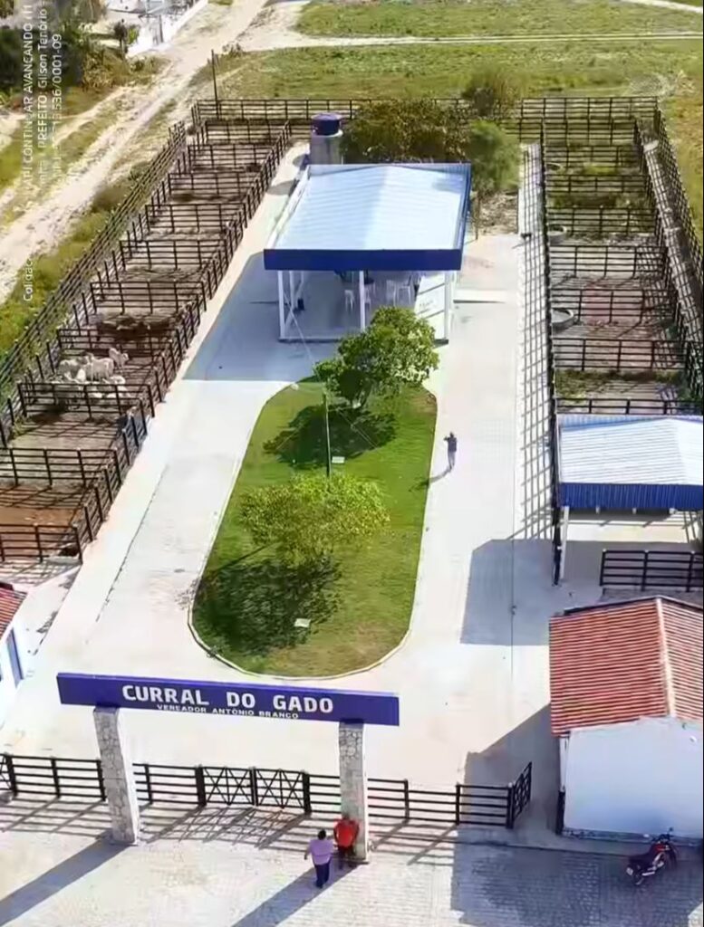 Prefeito de Inhapi atualiza população sobre reformas no Curral do Gado