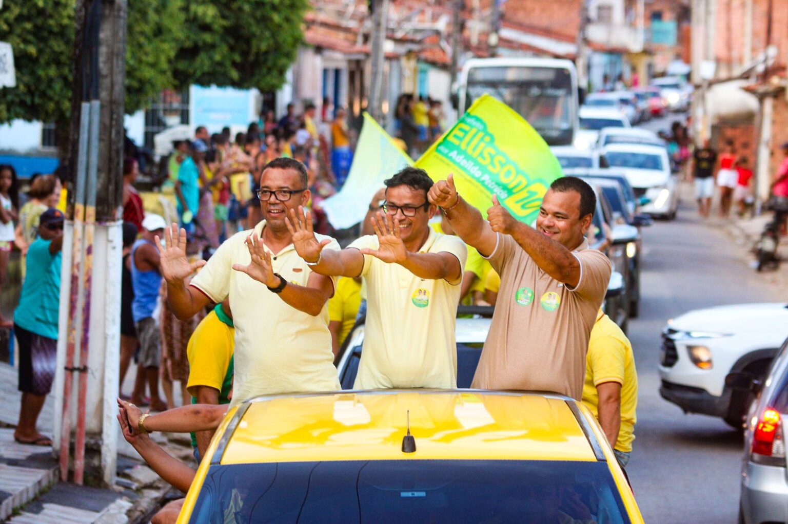 Ellisson Santos participa de mega carreata e atrai multidão em Passo de Camaragibe