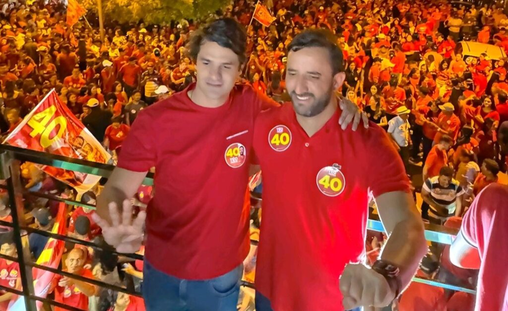 Téo Higino arrasta multidão em comício realizado em Campo Grande