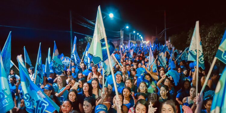 PASSEATA DAS MULHERES DO 15 REÚNE UM GRANDE PÚBLICO DE APOIADORAS DO PREFEITO JOSIAS APRÍGIO EM MINADOR DO NEGRÃO