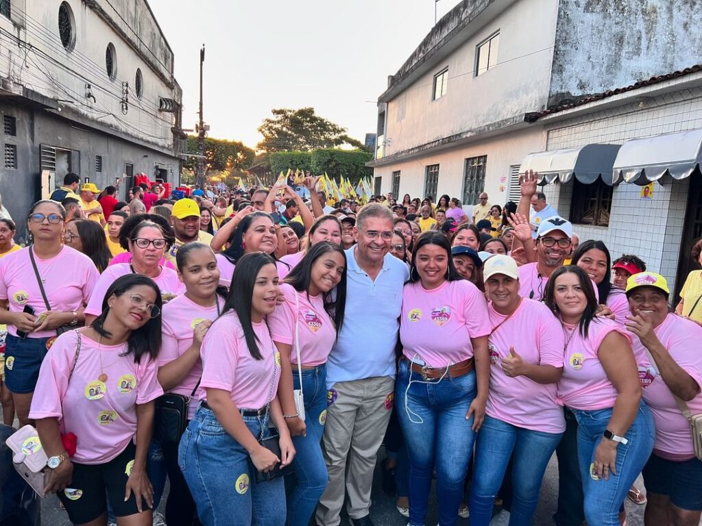 Prefeito George Clemente realiza caminhada no Bairro da Rodoviária e recebe grande apoio da população nas ruas