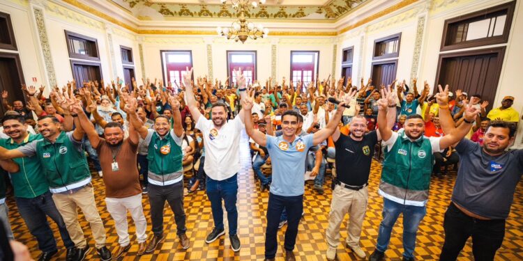 Prefeito JHC se reúne com taxista e comemora melhorias para a categoria