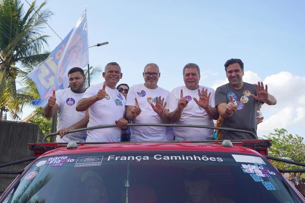 Isnaldo Bulhões marca presença em carreata de Dário Roberto em Feira Grande