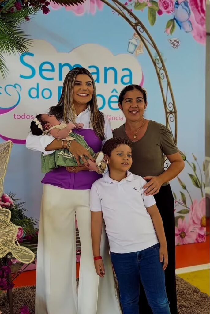 Prefeita de Senador Rui Palmeira participa da 3ª Semana do Bebê do município