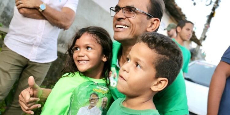 Messias: prefeito Marcos Silva inaugura escadaria da Rua do Matadouro e recebe apoio da população
