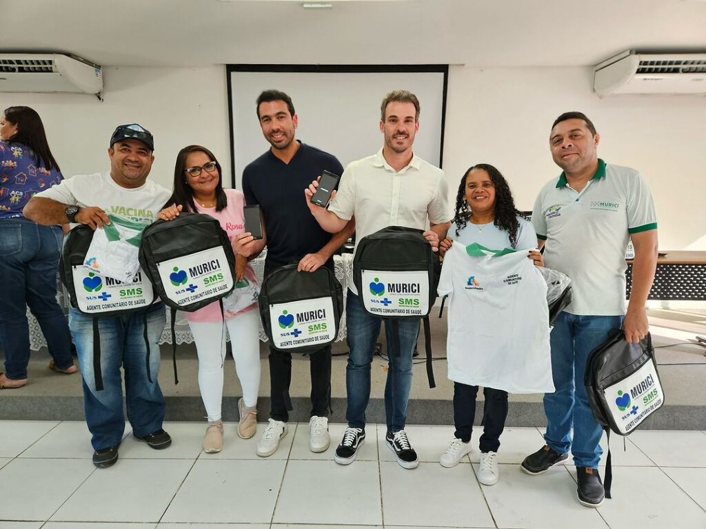 Prefeito de Murici realiza entrega de materiais de trabalho para agentes de saúde comunitários do município