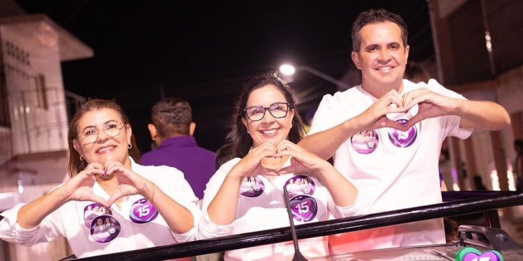 Carneiros: Ubiratania Santana arrasta multidão em carreata ao Sítio Olho d’Água da Cruz