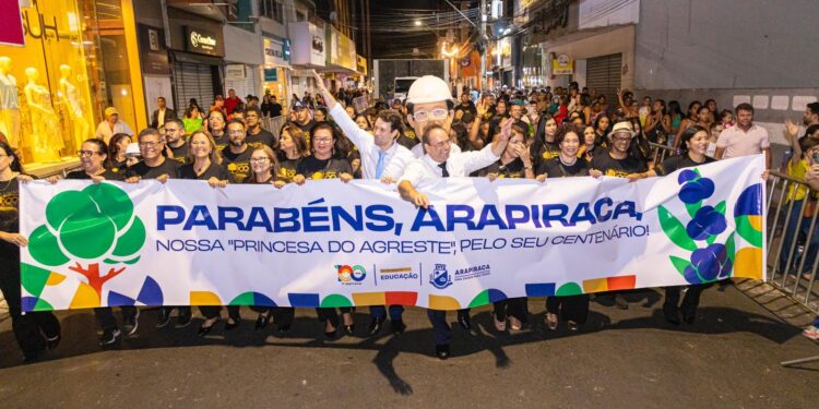 Arapiraca celebra 100 anos com desfile cívico-militar e homenagens ao desenvolvimento da cidade