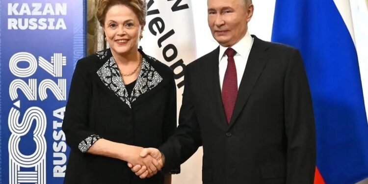 Com Putin, Dilma defende expansão do Brics e uso de moedas locais