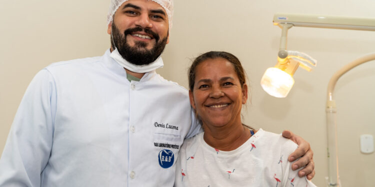 ‘Sem a prótese, tinha vergonha de conversar’, diz beneficiária que recebeu prótese dentária da Prefeitura de Santana