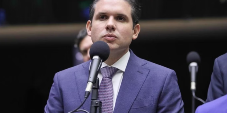 Com 80 parlamentares, federação PT, PCdoB e PV apoia Motta na Câmara